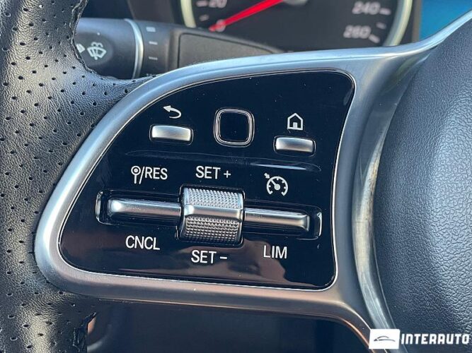 Mercedes GLC 200d Coupe 39 mercedes GLC 200d Coupe 2020