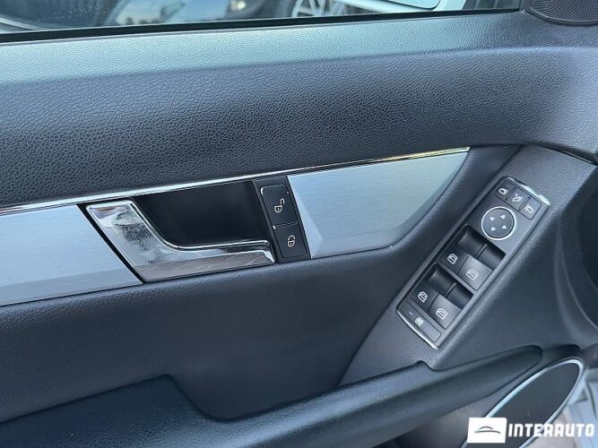 Mercedes C 200 47 mercedes C 200 2010