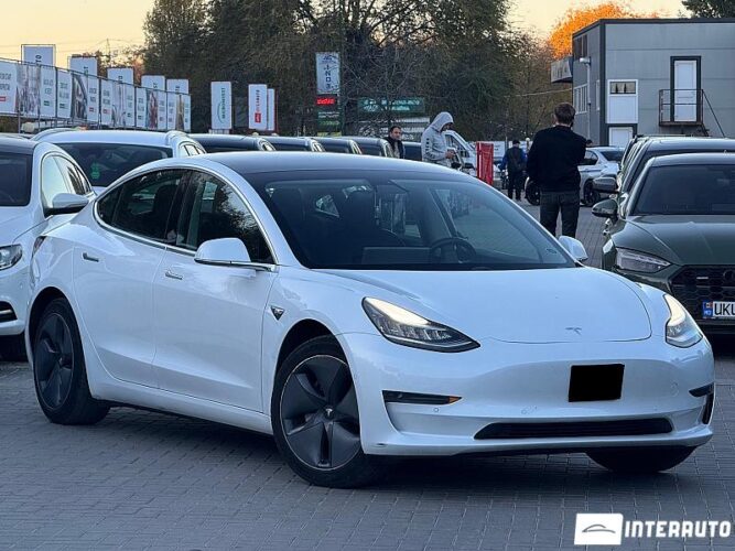 Tesla Model 3 2020 doar la InterAuto
