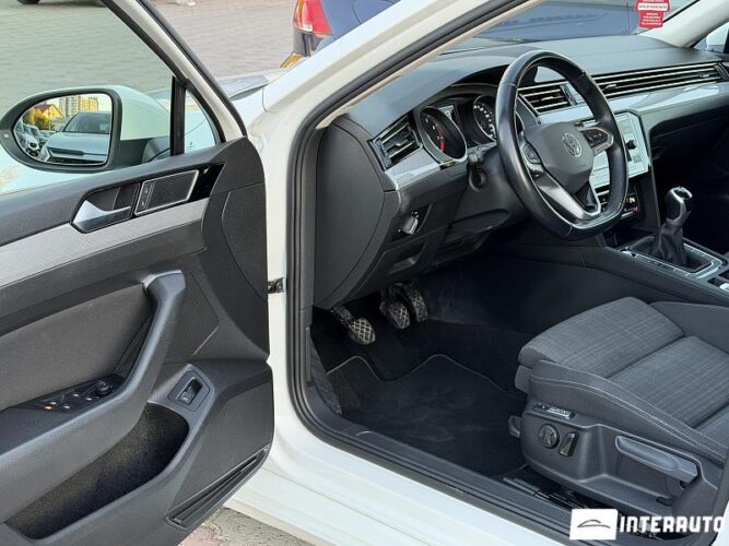 Volkswagen Passat 37 volkswagen Passat 2020