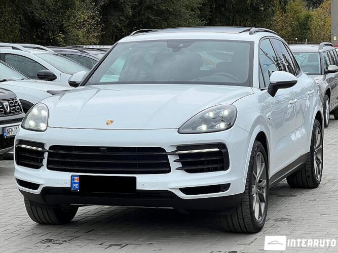 Porsche Cayenne E-Hybrid 2019 doar la InterAuto