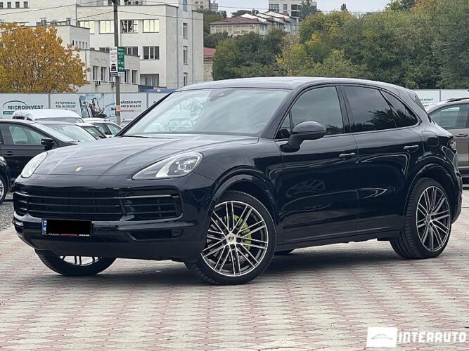 Porsche Cayenne E-Hybrid 2019 doar la InterAuto