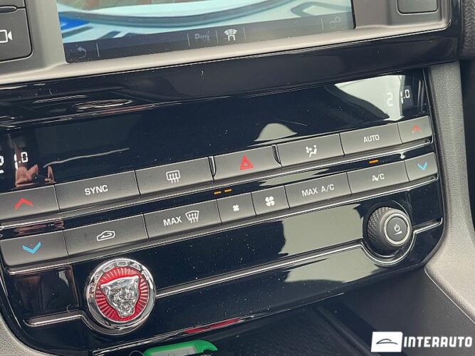 Jaguar F-Pace 39 jaguar F-Pace 2018