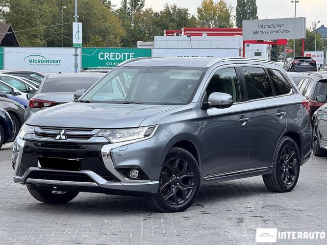 Mitsubishi Outlander 2015 doar la InterAuto