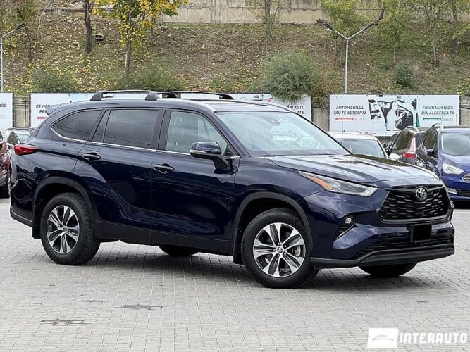 Toyota Highlander 2022 doar la InterAuto