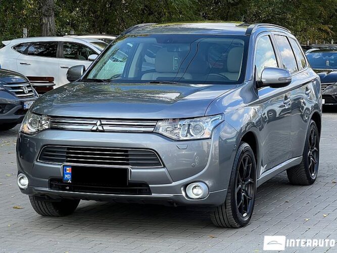 Mitsubishi Outlander 2013 doar la InterAuto