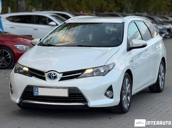 Toyota Auris 2014 doar la InterAuto