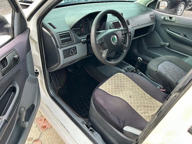 Skoda Fabia 28 skoda Fabia 2003