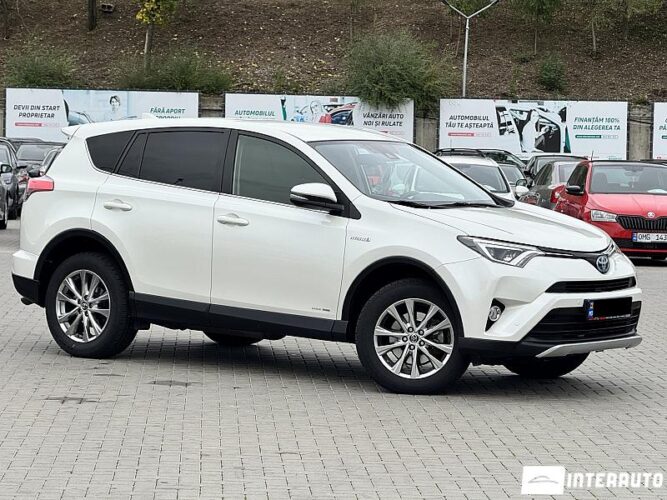 Toyota Rav-4 2017 doar la InterAuto