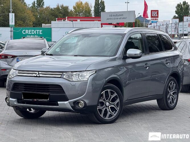 Mitsubishi Outlander 2015 doar la InterAuto