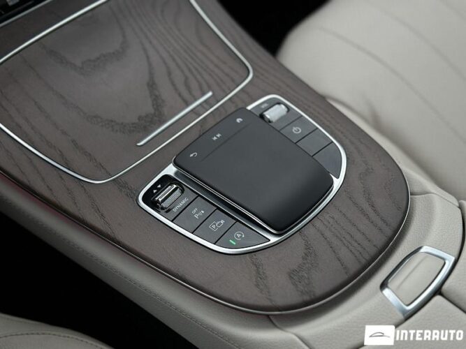 Mercedes E 350 46 mercedes E 350 2022