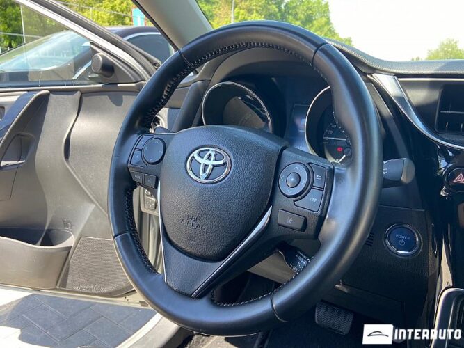 toyota Auris 2015