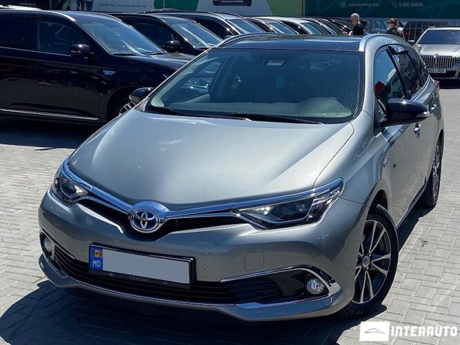 Toyota Auris 2015 doar la InterAuto
