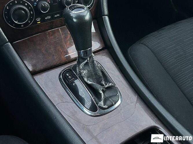 Mercedes C 180 37 mercedes C 180 2005