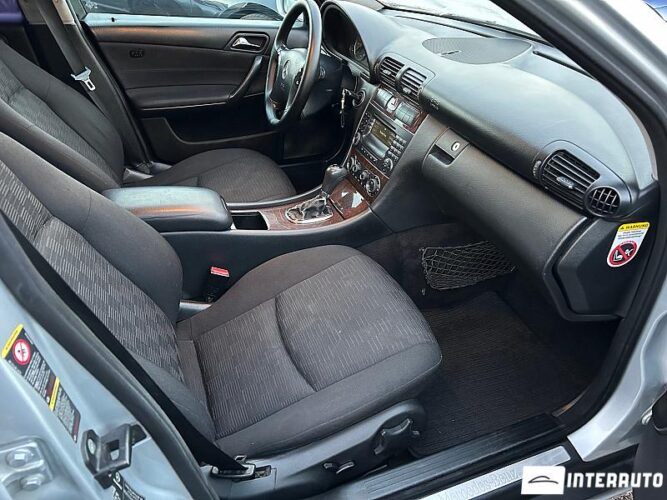 Mercedes C 180 38 mercedes C 180 2005