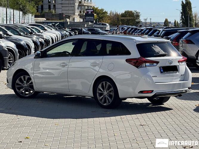 toyota Auris 2015