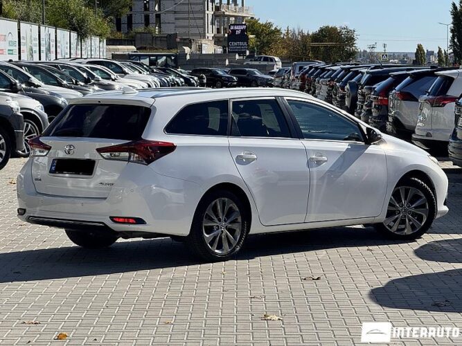 toyota Auris 2015