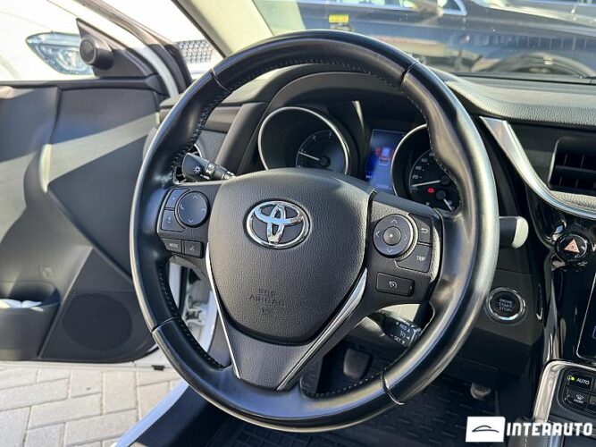 toyota Auris 2015