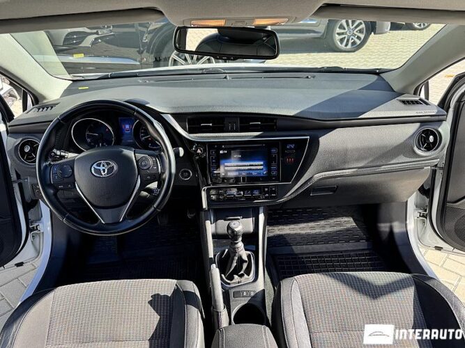 toyota Auris 2015
