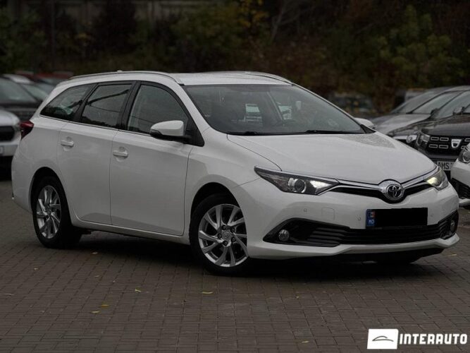 Toyota Auris 2016 doar la InterAuto