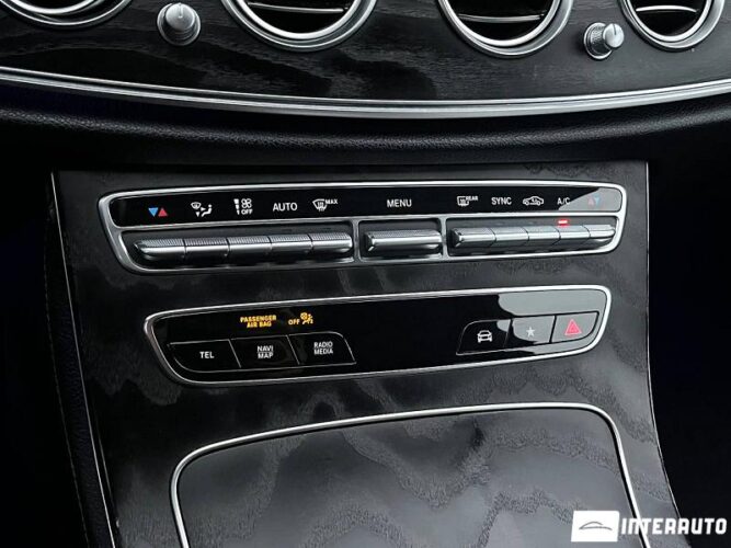 Mercedes E 220 44 mercedes E 220 2020