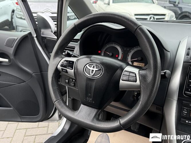 toyota Auris 2012