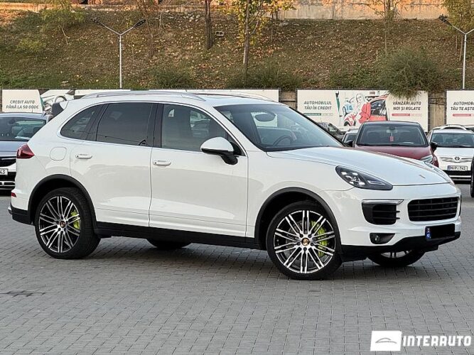 Porsche Cayenne S Hybrid 2016 doar la InterAuto