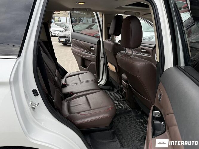 Mitsubishi Outlander 50 interauto-car