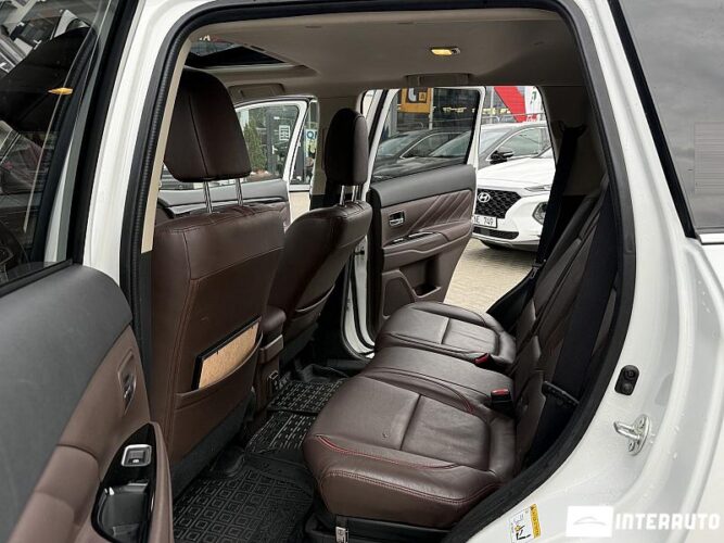 Mitsubishi Outlander 48 interauto-car