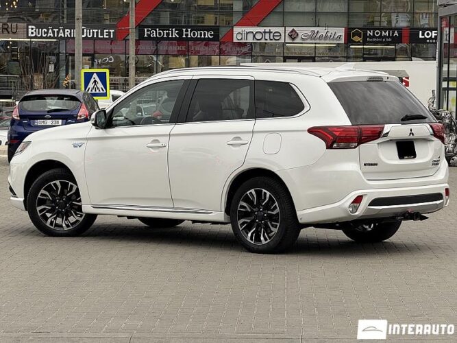 Mitsubishi Outlander 39 interauto-car