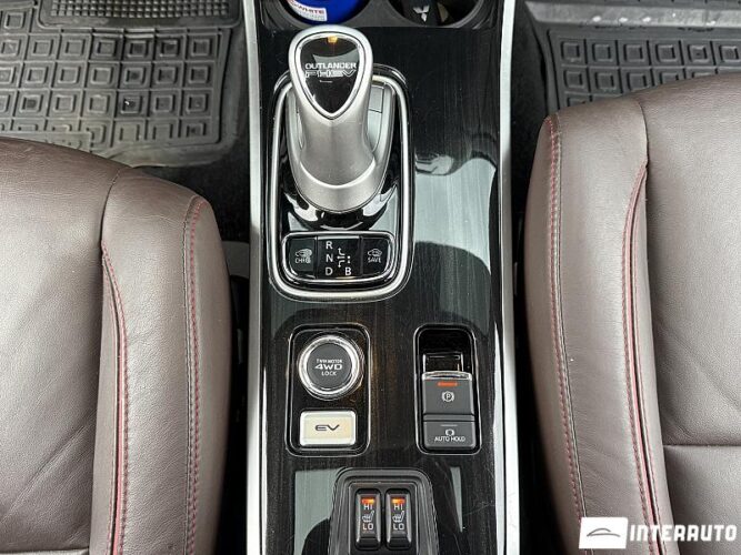Mitsubishi Outlander 47 interauto-car