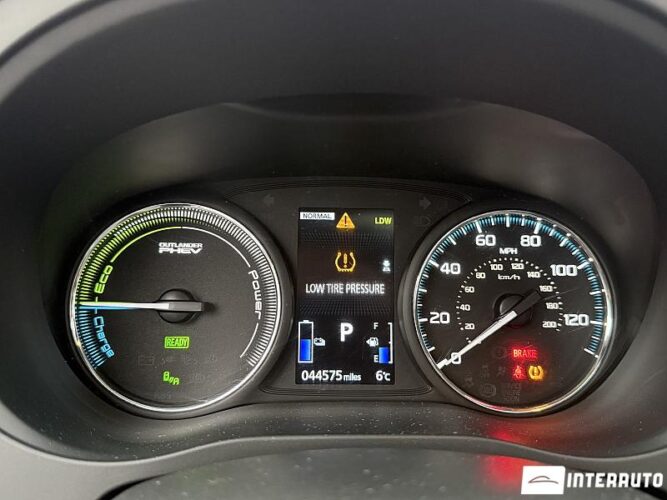 Mitsubishi Outlander 43 interauto-car