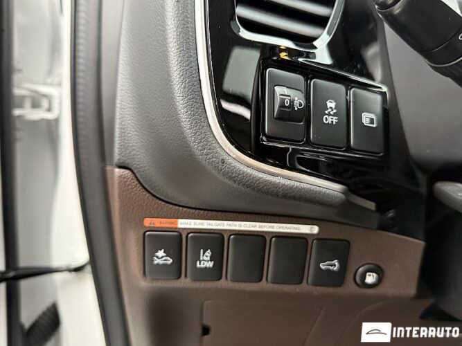 Mitsubishi Outlander 55 interauto-car