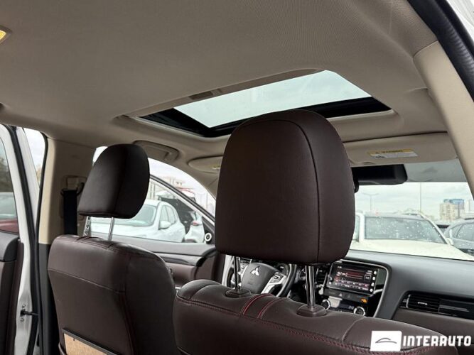 Mitsubishi Outlander 49 interauto-car