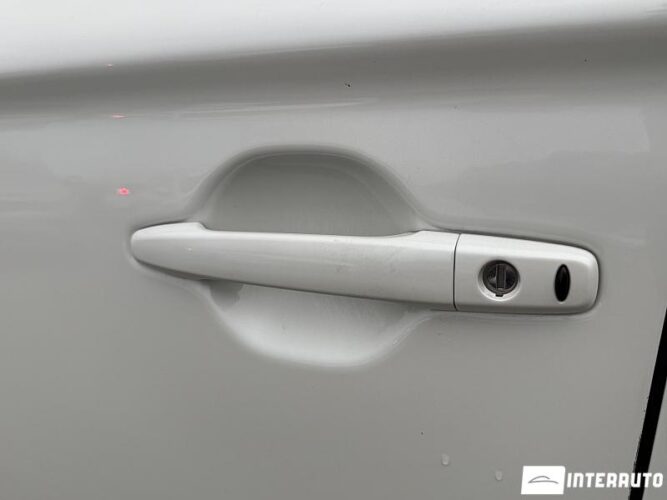 Mitsubishi Outlander 53 interauto-car