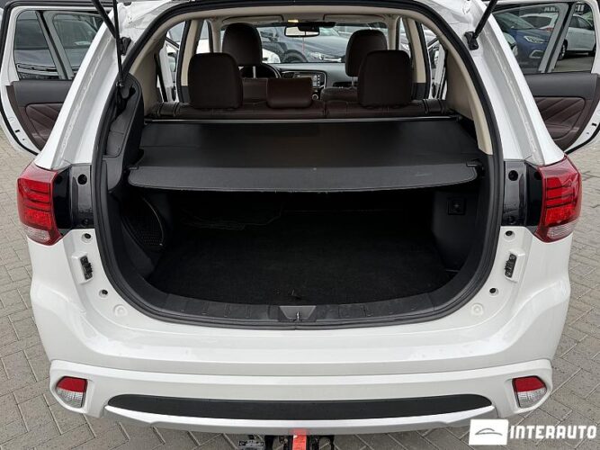 Mitsubishi Outlander 60 interauto-car