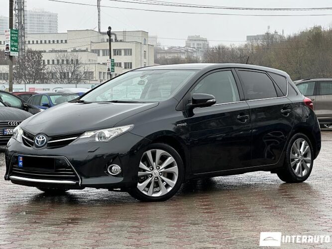 Toyota Auris 2013 doar la InterAuto