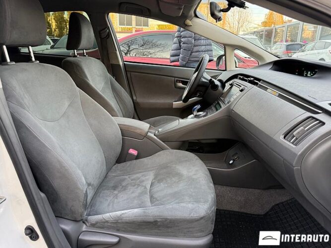 Toyota Prius 37 toyota Prius 2010