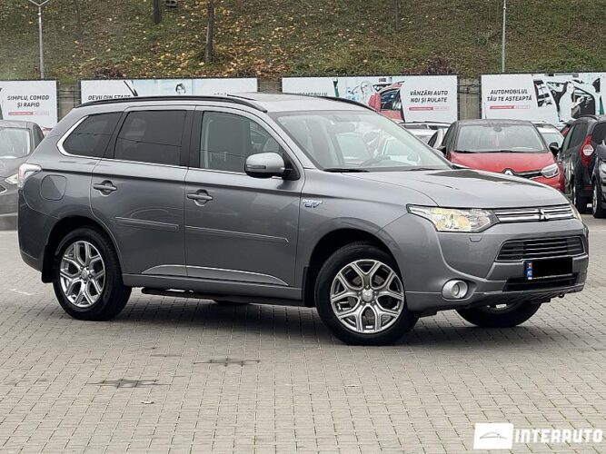 Mitsubishi Outlander 2013 doar la InterAuto