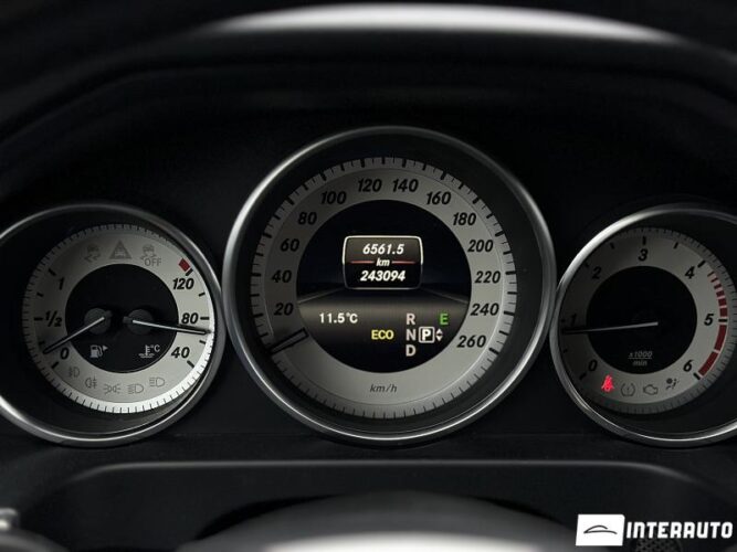 Mercedes E 220 38 mercedes E 220 2014