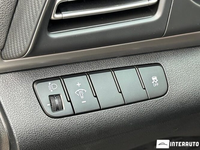 Hyundai Elantra 43 hyundai Elantra 2020