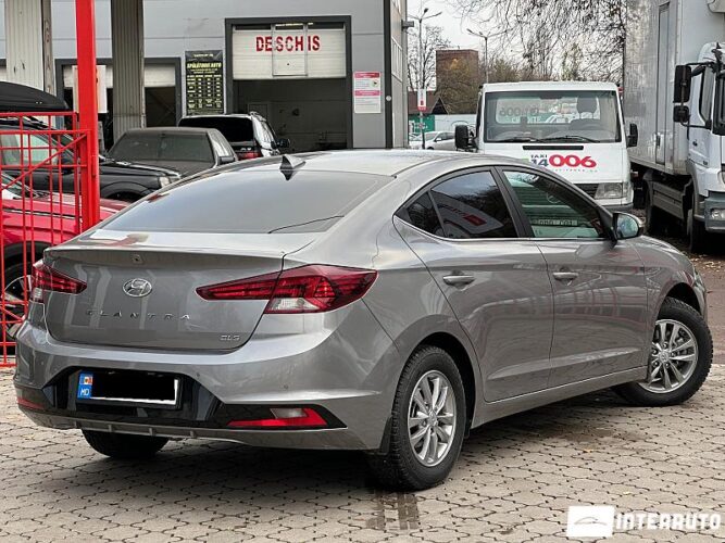 Hyundai Elantra 32 hyundai Elantra 2020