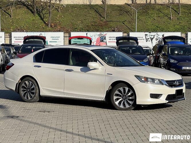 Honda Accord 2015 doar la InterAuto
