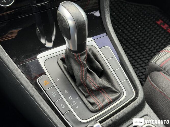 Volkswagen Golf GTI 38 interauto-car