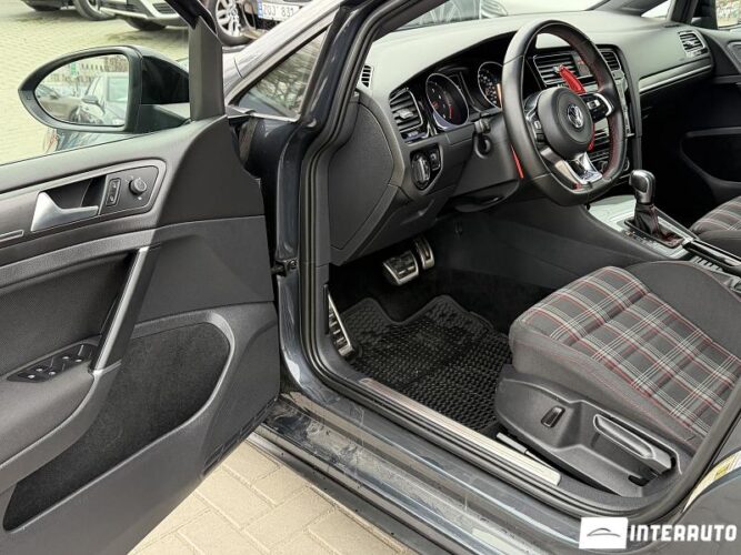 Volkswagen Golf GTI 31 interauto-car