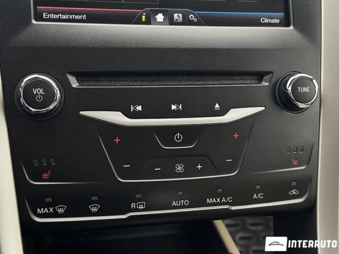 Ford Fusion 41 interauto-car