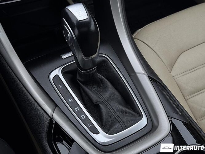 Ford Fusion 42 interauto-car