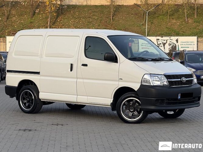 Toyota Hiace 2010 doar la InterAuto