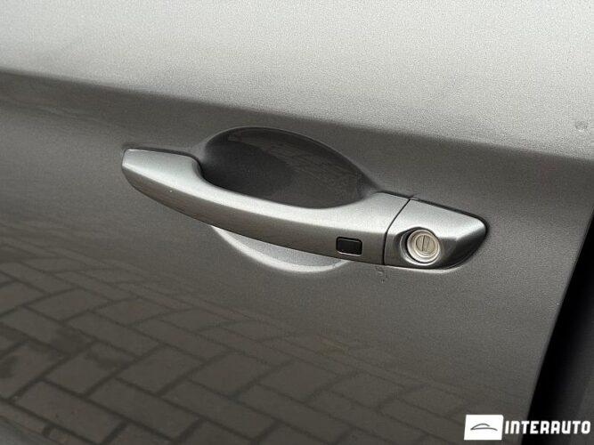 Hyundai Elantra 33 interauto-car