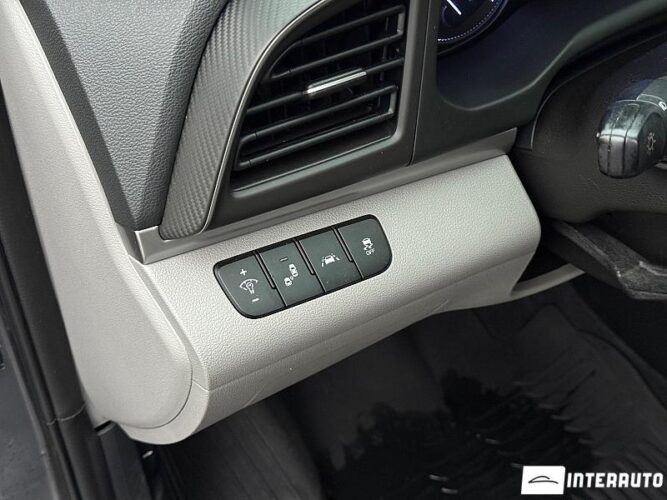 Hyundai Elantra 37 interauto-car